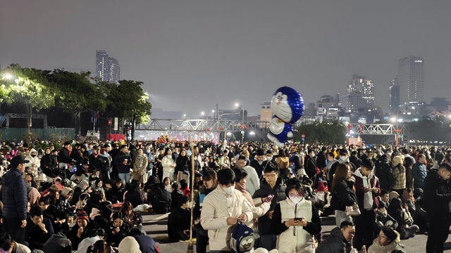 Màn pháo hoa hoành tráng rực sáng trên bầu trời Hà Nội tối 23/1: Quá mãn nhãn!- Ảnh 4.