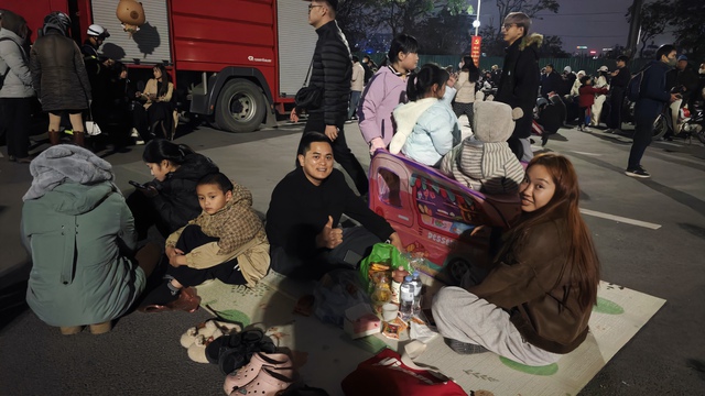 Màn pháo hoa hoành tráng rực sáng trên bầu trời Hà Nội tối 23/1: Quá mãn nhãn!- Ảnh 5.