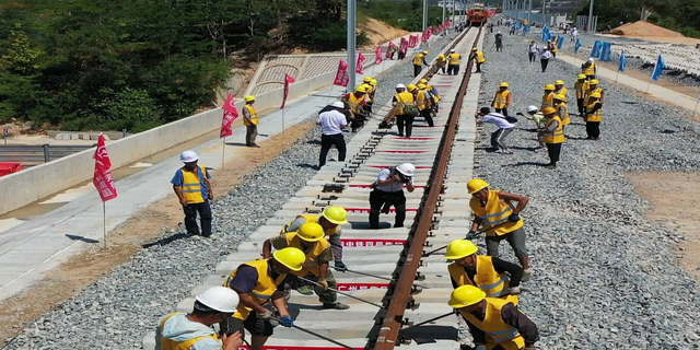 Thà chịu chi phí gấp đôi chứ không chọn Trung Quốc, đường sắt 40 tỷ USD nguy cơ đắp chiếu, khó khởi công nhắm công nghệ nào? - Ảnh 1.