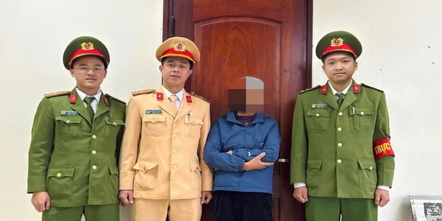 Đứng trước mặt công an nhưng vẫn quyết chuyển 112 triệu đồng cho lừa đảo - Ảnh 1.