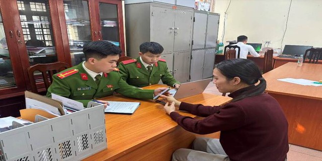 Nhận 2 tỷ đồng nhưng không có nội dung chuyển khoản: Công an điều tra người phụ nữ ở Hà Nội - Ảnh 1.