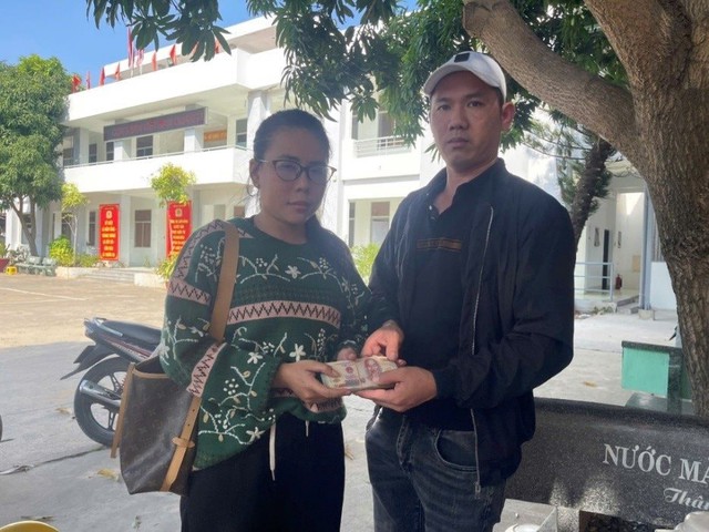 Phát hiện hàng chục triệu đồng nằm chơ vơ trong khe trả tiền của cây ATM tại Lâm Đồng: Công an sử dụng nghiệp vụ xác minh - Ảnh 1.