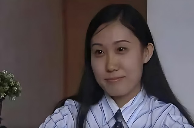 Cú trượt dài của nữ thần đồng từng xuất hiện trên đài truyền hình quốc gia, sau đó lại bỏ học và làm mẹ đơn thân- Ảnh 3.