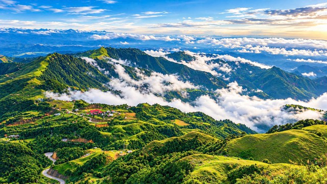 Vùng núi cao "lạnh nhất Việt Nam", mùa đông xuất hiện tuyết rơi, mùa hè mát mẻ: Nơi Sun Group rót hơn 7.350 tỷ đồng làm cáp treo, có thể đón 1 triệu khách mỗi năm - Ảnh 1.