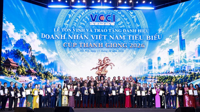 Chủ tịch CNCTech Nguyễn Văn Hùng được tôn vinh trong danh sách TOP10 “Doanh nhân Việt Nam tiêu biểu - Cúp Thánh Gióng” năm 2026 - Ảnh 2.