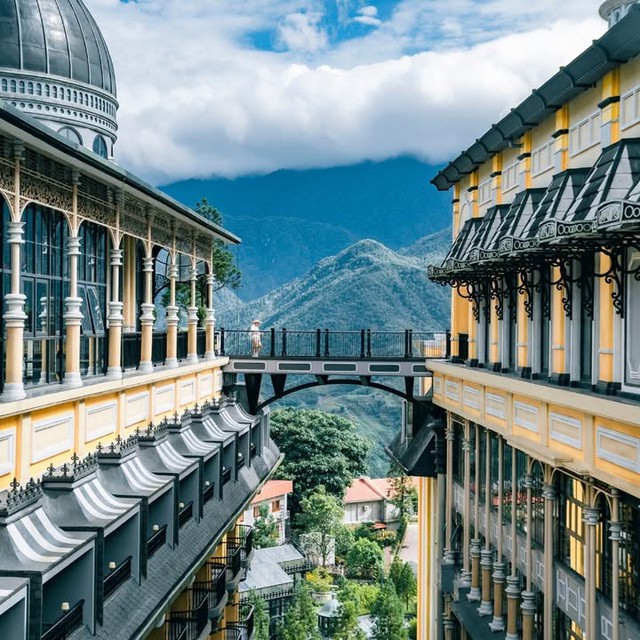 Việt Nam có 1 "cung điện Pháp" nằm ở độ cao 1.600m, mát mẻ quanh năm: 5 năm liền thắng giải "hàng đầu châu Á", 3 năm liên tiếp được vinh danh "biểu tượng hàng đầu thế giới"   - Ảnh 1.