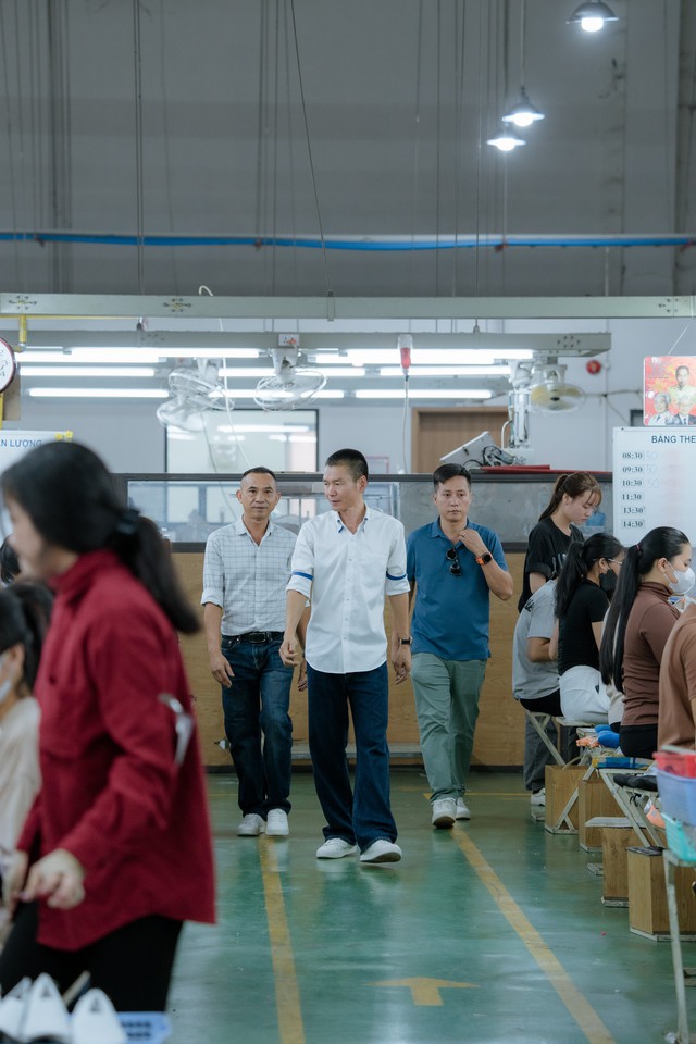 Chủ tịch Nesty từng làm công nhân 2 năm đã lên chức Phó giám đốc, nay thường livestream cùng Ngọc Trinh, Hòa Minzy, sở hữu cụm nhà máy 40.000 m² sản xuất 900.000 đôi dép/tháng - Ảnh 2.