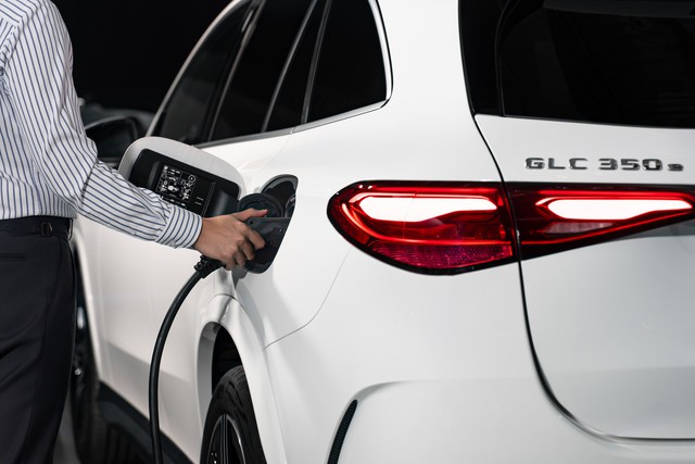 Xe Mercedes-Benz bán chạy nhất Việt Nam có thêm bản PHEV, giá 3 tỷ  - Ảnh 3.