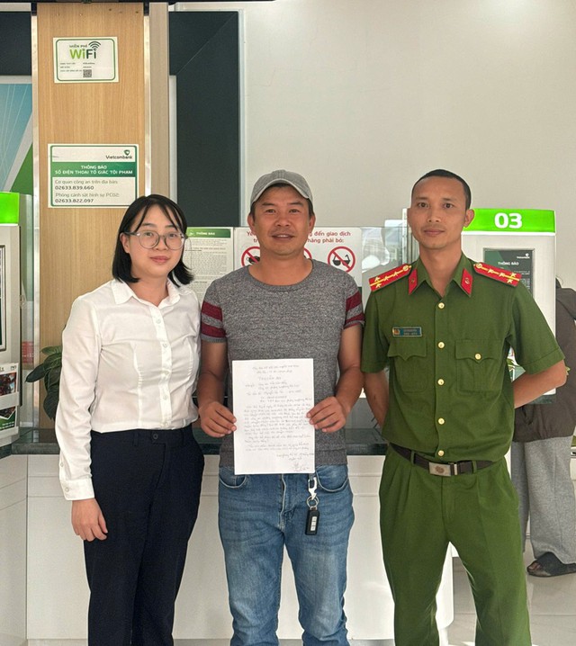 Chuyển nhầm 900 triệu đồng vào tài khoản Vietcombank của người đàn ông ở Ninh Bình, anh Nguyễn Lộc Tài SN 1985 phải trình báo công an- Ảnh 1. Chuyển nhầm 900 triệu đồng vào tài khoản Vietcombank của người đàn ông ở Ninh Bình, anh Nguyễn Lộc Tài SN 1985 phải trình báo công an- Ảnh 1.