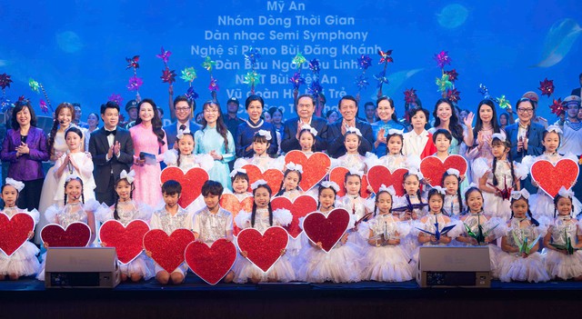 HDBank và Vikki Digital Bank nối dài “Kết nối yêu thương”, gửi trao hy vọng đến phụ nữ và trẻ em - Ảnh 1.