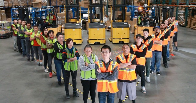 Phát hiện nam sinh khởi nghiệp từ năm 20 tuổi bằng những mặt hàng có giá chưa đến 4.000 đồng, 9 năm sau sở hữu tập đoàn quốc tế, tài sản gần 38.000 tỷ đồng - Ảnh 3.