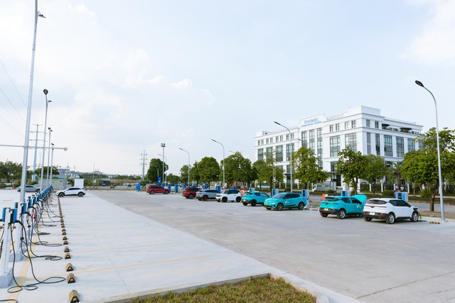Việt Nam vừa có trạm sạc rộng gần 3 ha, hơn 1.000 ô tô sạc cùng lúc - đã lớn nhất thế giới chưa?- Ảnh 5.