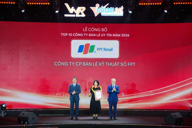 FPT Retail 10 năm liên tiếp vào Top 10 công ty uy tín ngành bán lẻ - Ảnh 1.