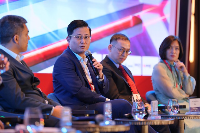 Phó Tổng Giám đốc VietinBank dự báo 3 năm tới, có thể một nửa giao dịch ngân hàng không còn do khách hàng tự tay thực hiện - Ảnh 1.
