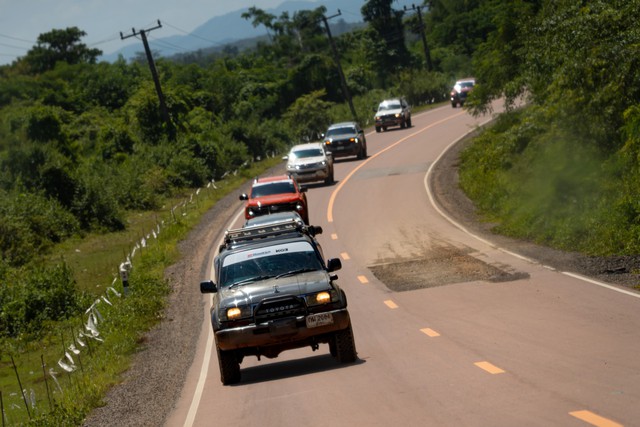 52 người mê ô tô từ 5 quốc gia cùng chinh phục hành trình 630 km xuyên Thái Lan - Lào - Ảnh 1.