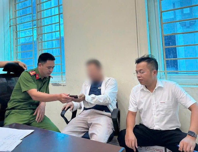 Người đàn ông SN 1973 đến Agribank chuyển khoản 100 triệu đồng vào ngày 20/10, cán bộ ngân hàng lập tức báo công an - Ảnh 1.
