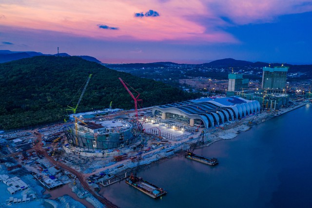 Trung Quốc mất gần 3 năm, Mỹ hơn 2 năm, Việt Nam đặt mục tiêu hoàn thành siêu công trình rộng hơn 150.000 m², dùng 12.000 tấn kết cấu mái thép trong chưa đầy 2 năm: Ngay năm sau đi vào vận hành - Ảnh 4.