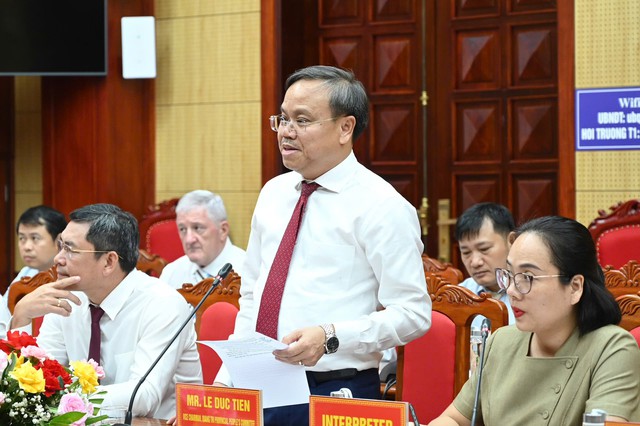Những cây cột điện giữa xóm Bồng Lai và cảm xúc đặc biệt của Trưởng phái đoàn ngoại giao EU - Ảnh 3.