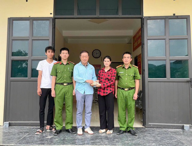 Du khách Mỹ chuyển khoản 70.000.000 đồng vào tài khoản của Đoạn Thị Píai SN 1999: Công an rà soát giao dịch - Ảnh 1.
