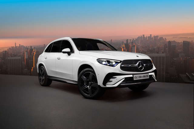 Mercedes-Benz ra mắt hàng loạt xe điện hoá mới tại Việt Nam, giá từ 1,6 đến 8,9 tỷ đồng - Ảnh 4.