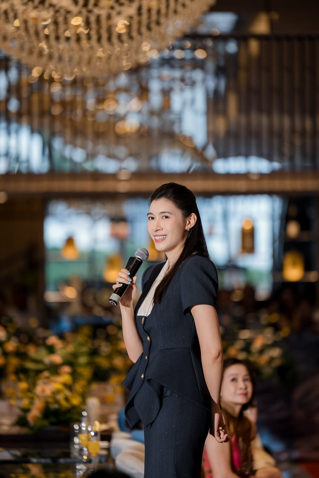 Người cha gây dựng tập đoàn đa ngành từ nhà thầu cơ điện, con trai có 2 bằng thạc sĩ Mỹ, con gái sinh năm 1991 từng được Forbes Vietnam vinh danh, hiện cả 2 là Phó Chủ tịch tập đoàn- Ảnh 3.