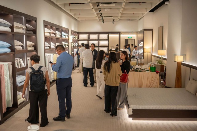 Ông lớn chăn ga gối đệm Everon báo lãi tăng 64%, mở showroom 121 m² để thử nghiệm mô hình mới - Ảnh 2.