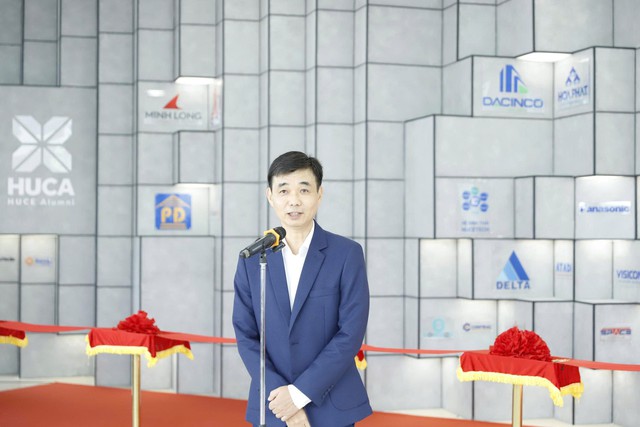 Tổng giám đốc Hòa Phát Nguyễn Việt Thắng về thăm trường ĐH, chia sẻ: “Dù đi đâu cũng luôn tự hào là cựu sinh viên Xây dựng” - Ảnh 2.