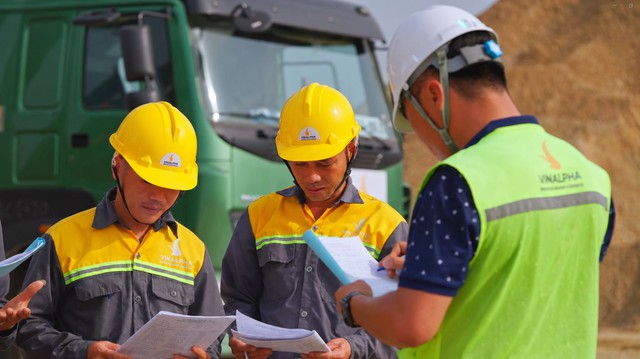 Ông Phạm Nhật Vượng thực hiện chiến dịch tuyển dụng 15.000 lái xe, lái máy: Miễn phí chỗ ở, 3 bữa ăn/ngày, có trợ cấp riêng đến 5 triệu/tháng - Ảnh 1.