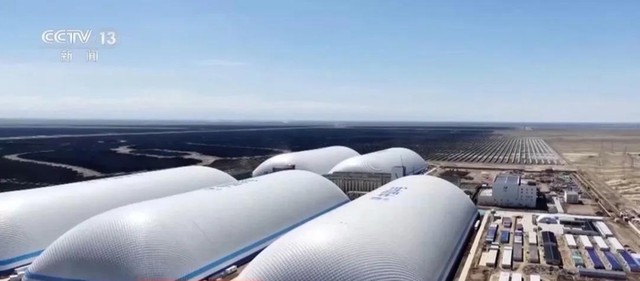 Láng giềng Việt Nam phát triển “pin sạc dự phòng khổng lồ”, rộng 56,5ha ở giữa lòng sa mạc: Sản lượng điện lên tới 200 triệu kWh/năm, tiết kiệm 50.000 tấn than - Ảnh 2.