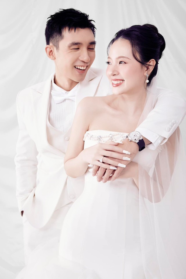 Nữ hotgirl đình đám từng là giảng viên đại học, livestream bán đất “như bán rau”, lấy được đại gia từ ánh nhìn đầu tiên ở nơi đặc biệt - Ảnh 3.