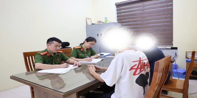 Công an yêu cầu người dân chủ động đến cơ quan chức năng khai báo giao dịch chuyển khoản trong trường hợp sau - Ảnh 1.