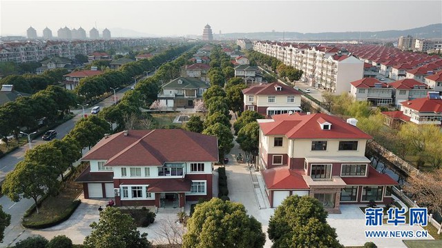 Bí ẩn ngôi làng nghèo khó bỗng chốc "phất lên" nhờ 1 quyết định táo bạo, xây được khách sạn chọc trời cao 328m, đúc tượng bò bằng vàng nặng 1 tấn - Ảnh 4.