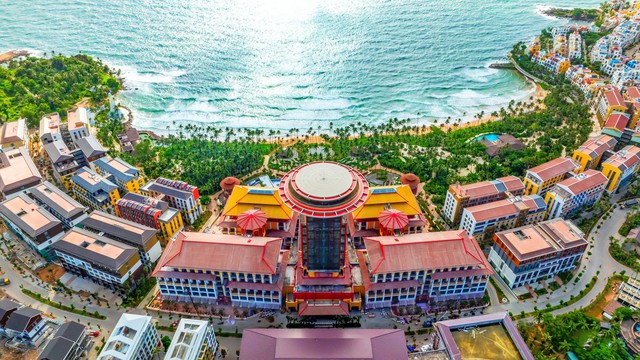 Vượt Bali và Phuket, điểm đến này của Việt Nam vừa được vinh danh “đẹp nhất châu Á”, đạt điểm số cao thứ hai thế giới: Thu 46.000 tỷ đồng trong 9 tháng đầu năm - Ảnh 3.