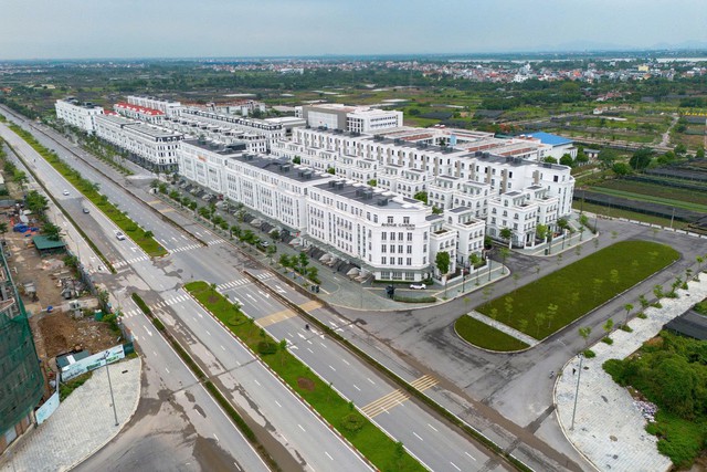 Thành phố giàu nhất miền Bắc đang làm đại lộ rộng 10 làn sẽ hoàn thành vào năm 2027, kết nối đến các đại đô thị của loạt ông lớn Sunshine Group, Vinhomes - Ảnh 2.
