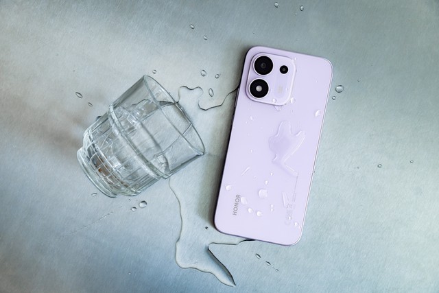 Chiếc smartphone giá 10,5 triệu có pin 8.100 mAh, chống rơi từ độ cao 2,5m - Ảnh 2.