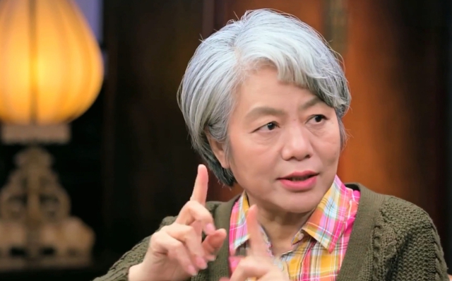 Giáo sư nổi tiếng cảnh báo: Ở độ tuổi này, nếu trẻ quá mê đọc sách có thể HẠI nhiều hơn LỢI! - Ảnh 1.