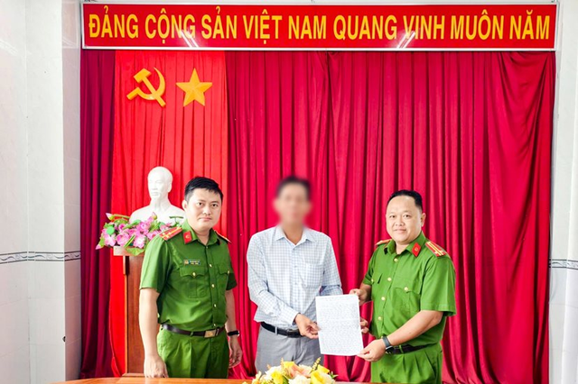 Tài khoản phát sinh giao dịch lạ lên đến 998 triệu đồng: Công an 2 địa phương rà soát chuyển khoản người đàn ông SN 1977 - Ảnh 1.