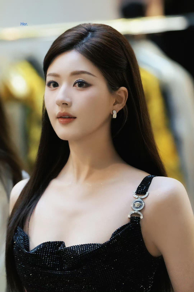 "Bà hoàng sold out" Triệu Lộ Tư khiến 1,4 tỷ dân Trung Quốc nể phục - Ảnh 1.