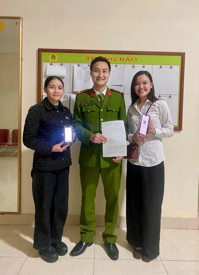 Giao dịch 1,3 tỷ đồng chuyển khoản thông qua tài khoản cá nhân: 2 người phụ nữ SN 1999 và 1982 phải xác minh tại cơ quan công an - Ảnh 1.