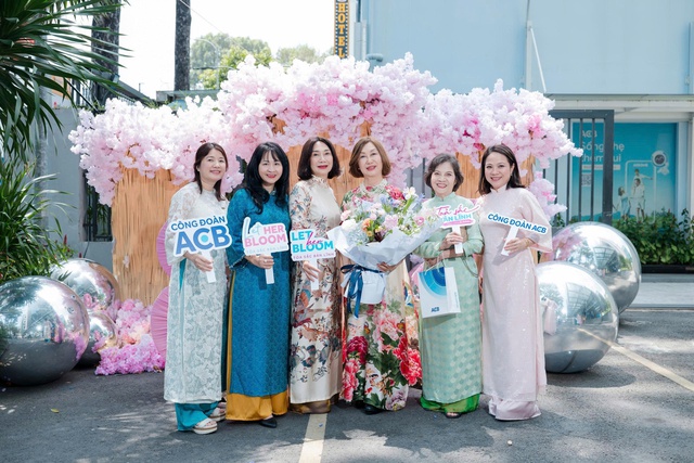 Khoảnh khắc ấm áp: 8 "soái ca" quyền lực của ACB lần đầu tiên cùng xuất hiện phát kem trong 3 giờ đồng hồ tặng nhân viên nữ nhân dịp 8/3 - Ảnh 11.