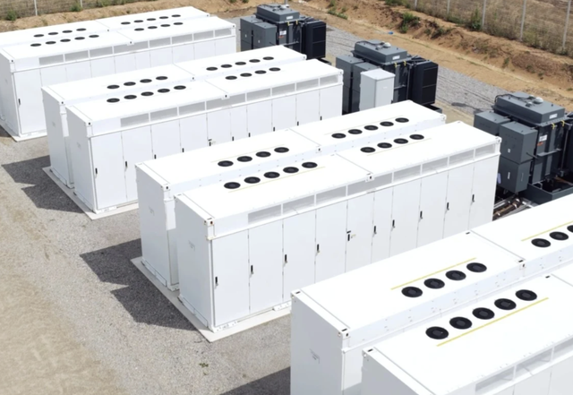 Pin sắt của Trung Quốc thách thức hàng Mỹ: Rẻ hơn 80 lần so với pin lithium, dùng suốt 16 năm không hỏng - Ảnh 1.