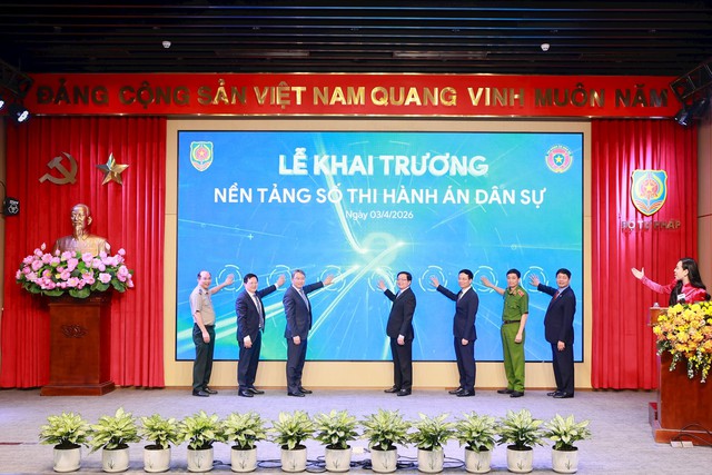 Chủ tịch HĐQT FPT Trương Gia Bình nói về một "kỳ tích" trong thực thi Nghị quyết 57: Nếu trước đây dự án cần tới 4 năm, nay hoàn thành chỉ trong 1 năm và vận hành trơn tru sau 6 tháng - Ảnh 1.