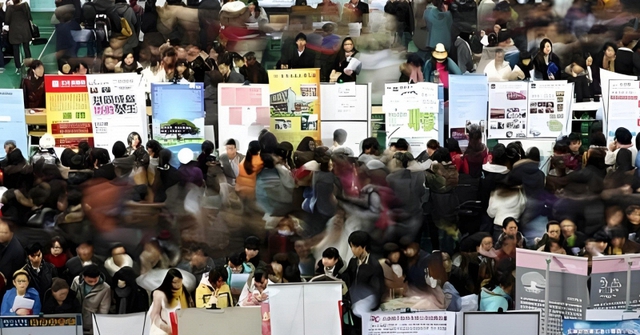 Vì sao 109 đại học Trung Quốc xóa bỏ ngành Ngoại ngữ: "Tảng băng trôi" AI và cái bẫy đào tạo chi phí thấp