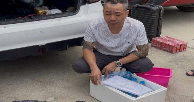 Đang lên xe taxi, người đàn ông nước ngoài bị cướp 2,4 kg vàng trị giá 10 tỉ đồng