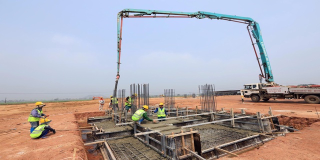 Cắm thành công 4.600 trụ thép nặng 200.000 tấn, Việt Nam biến điều không thể thành có thể, lập cú đúp kỳ tích khiến cả thế giới ngỡ ngàng - Ảnh 1.