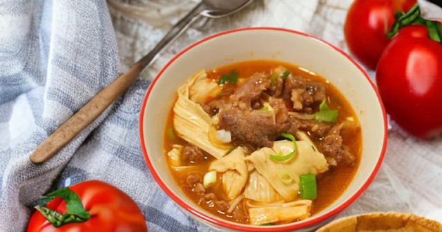 Mẹ tôi thường nấu món này vài lần mỗi tuần, ăn vào mùa hè là "chuẩn bài", nước dùng ngon đến mức lịm tim!
