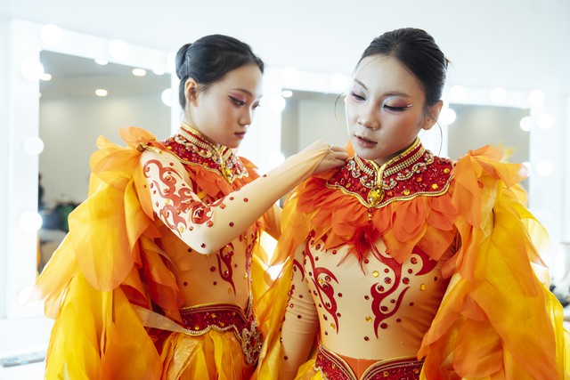 "Kỳ quan sân khấu" do tỷ phú Phạm Nhật Vượng đầu tư: Hơn 10.000 giờ tập luyện, có nhiều chi tiết viral khắp MXH- Ảnh 4.