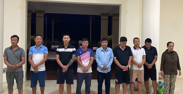 Điều tra giao dịch tới 1,3 tỷ đồng/ngày, công an bắt giữ Trần Thị Hằng SN 1963 và 9 người đàn ông