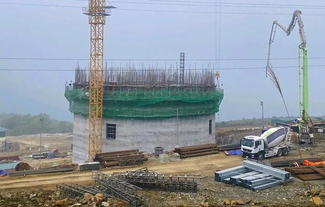 Phát hiện khối chân đế tượng Phật có thể là cao nhất thế giới đang thành hình ở một ngọn núi của Thanh Hóa: Trên độ cao 585m - Ảnh 1.