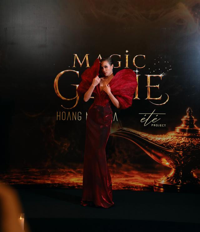 Phương Mai bật khóc - Ảnh 1.